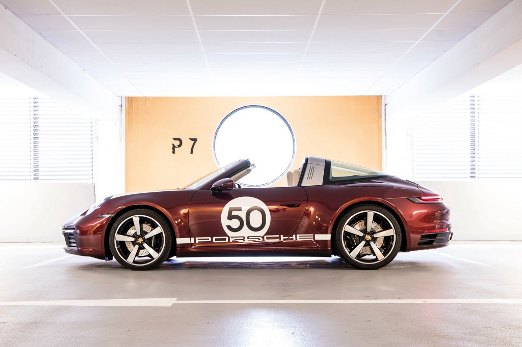 911 Targa 4S Heritage Design Edition - Cherrymetallic (S-GO 4461)