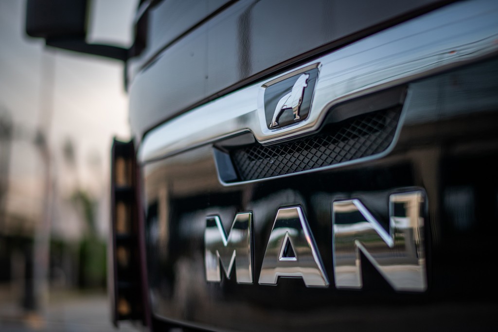 MAN TRUCK (2)