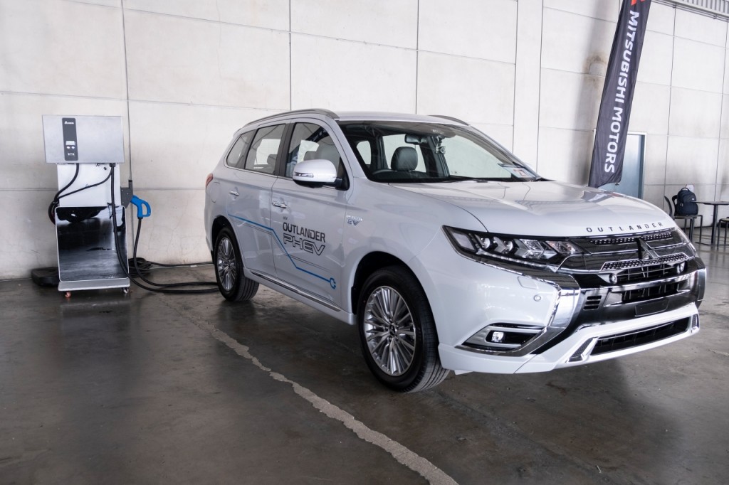 MMTh Outlander PHEV with Delta DC Charger