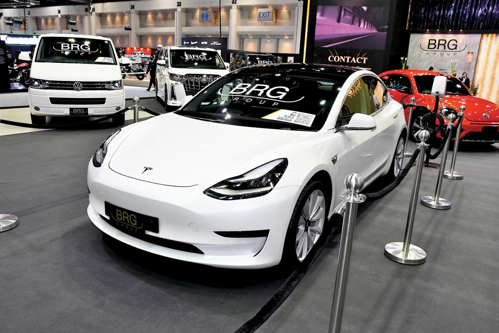 TESLA MODEL 3