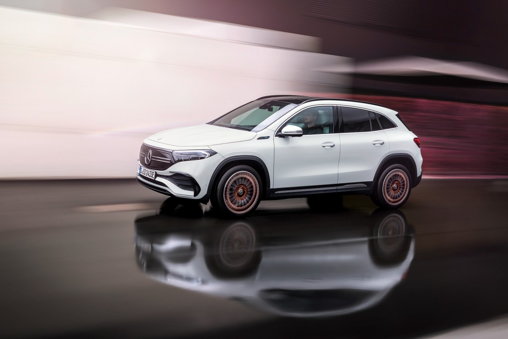 Mercedes-EQ, EQA 250, Edition 1, Fahraufnahme, digitalweiss. EQA 250 (Stromverbrauch kombiniert: 15,7 kWh/100 km; CO2-Emissionen kombiniert: 0 g/km);Stromverbrauch kombiniert: 15,7 kWh/100 km; CO2-Emissionen kombiniert: 0 g/km* Mercedes-EQ, EQA 250, Edition 1, driving shot, digital white. EQA 250 (combined power consumption: 15.7 kWh/100 km, combined CO2 emissions: 0 g/km);Combined power consumption: 15.7 kWh/100 km, combined CO2 emissions: 0 g/km*