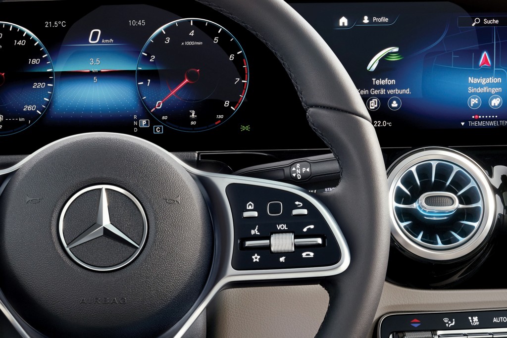 Mercedes-Benz GLA, Edition1, Progressive Line, galaxyblau, macciato beige / schwarz