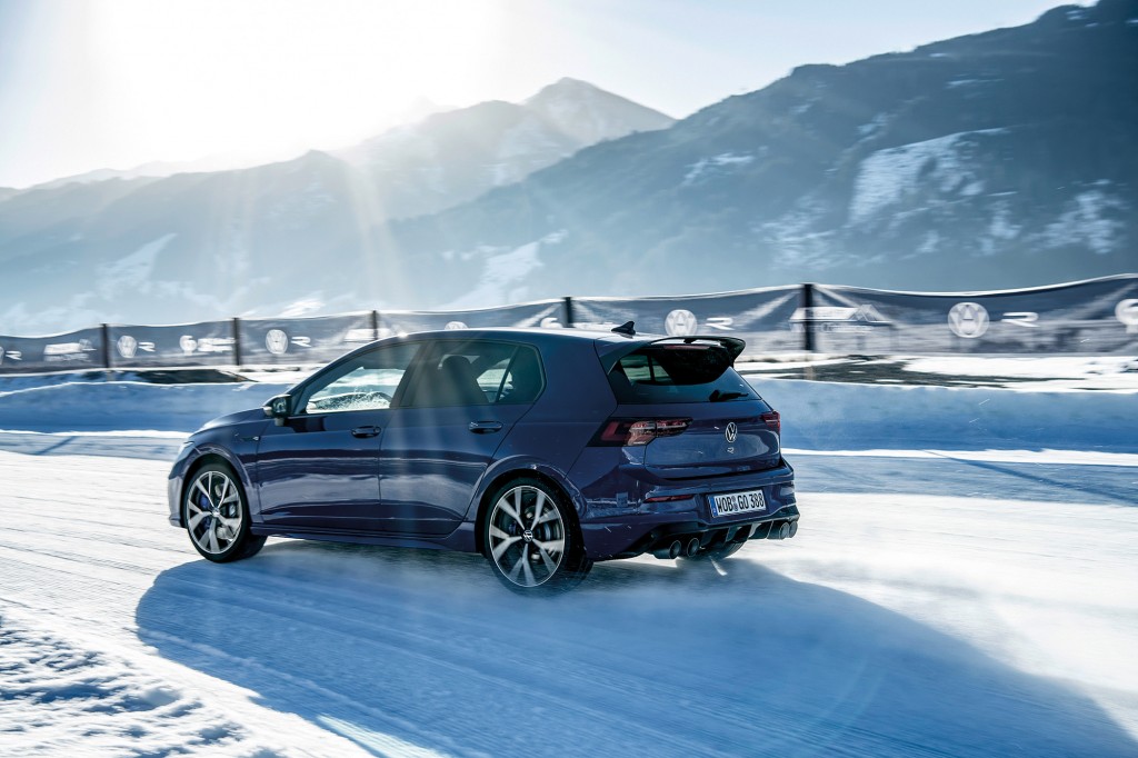 VOLKSWAGEN GOLF R