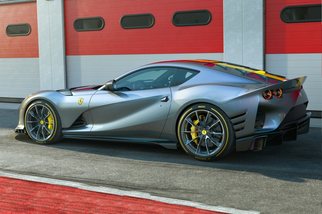 w Ferrari_812_Competizione_22222