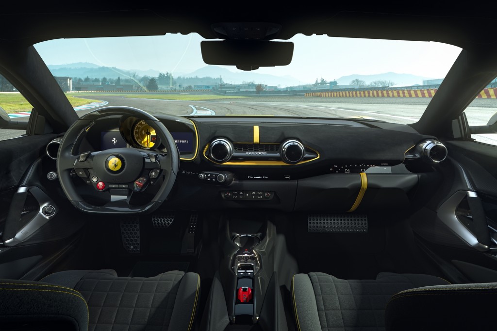 w Ferrari_812_Competizione_3