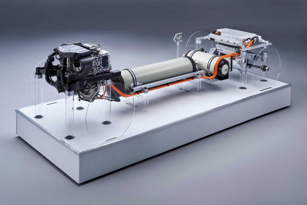 P90386173-the-second-generation-of-the-bmw-fuel-cell-powertrain-with-a-total-system-output-of-275-kw-will-be-p-2248px