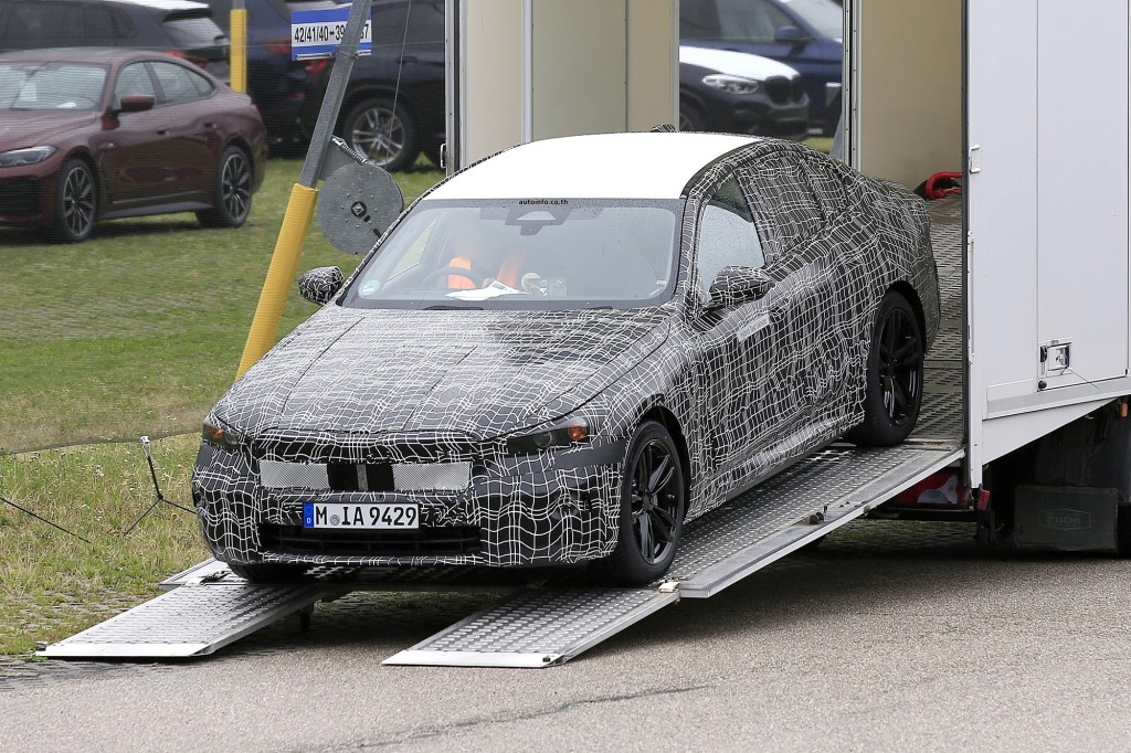 Spy shot of secretly tested future car