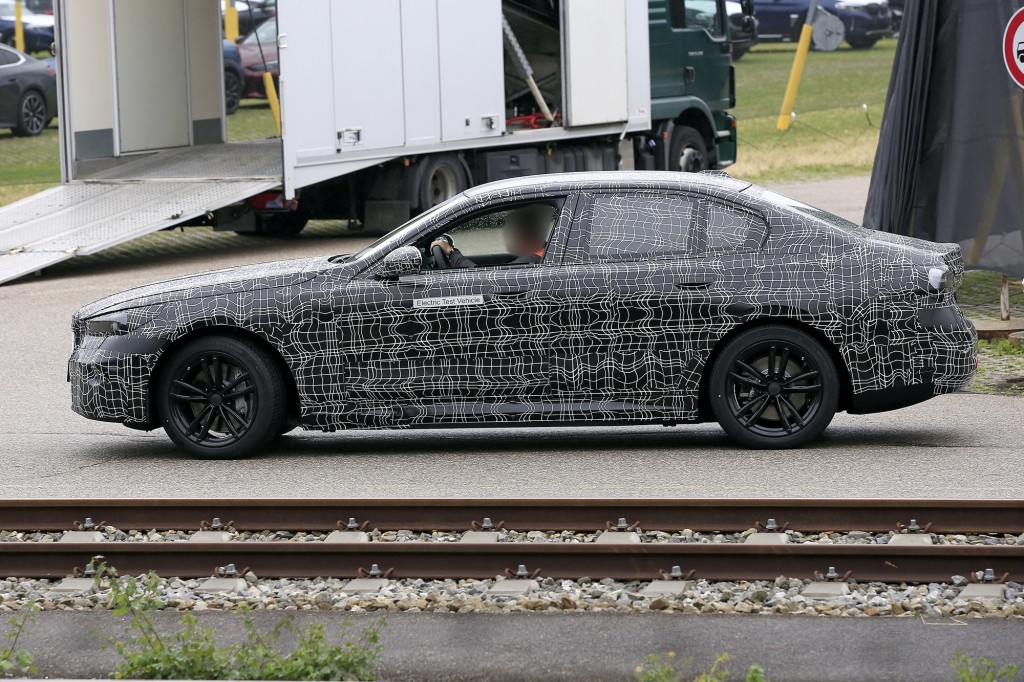 Spy shot of secretly tested future car