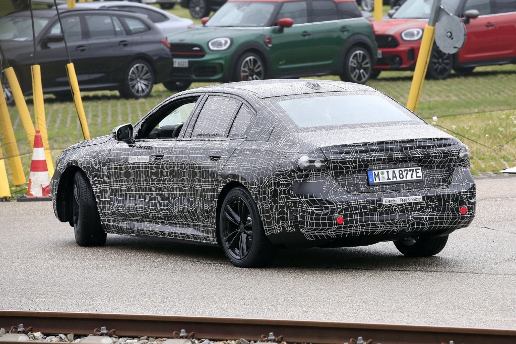 Spy shot of secretly tested future car