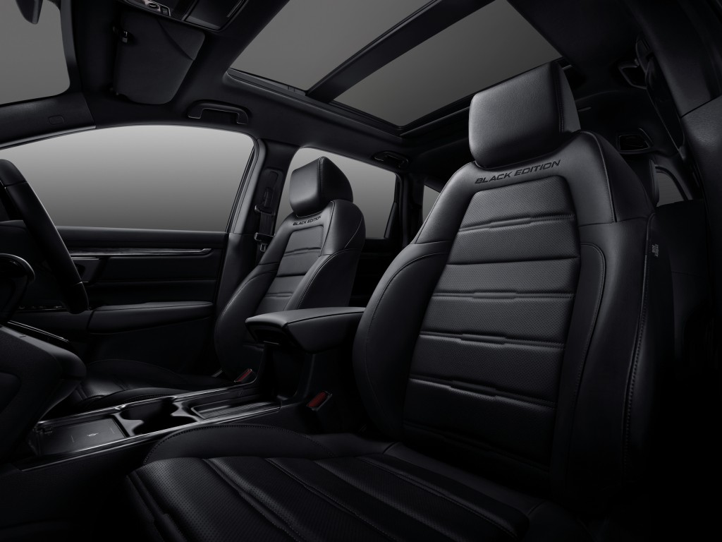 New Honda CR-V_BLACK EDITION_Front Seats with BLACK EDITION Emblem