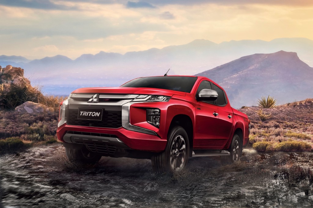 w Mitsubishi Triton Passion Red Edition 1