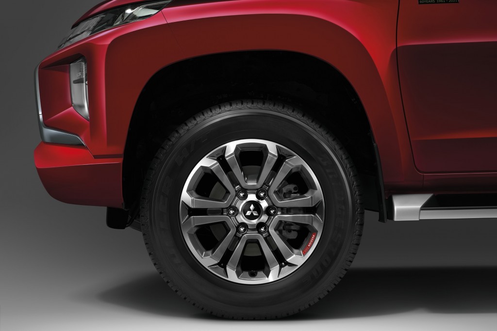 w Mitsubishi Triton Passion Red Edition 2