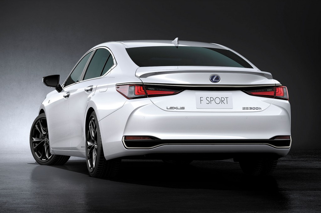 54.3 LEXUS ES F-SPORT