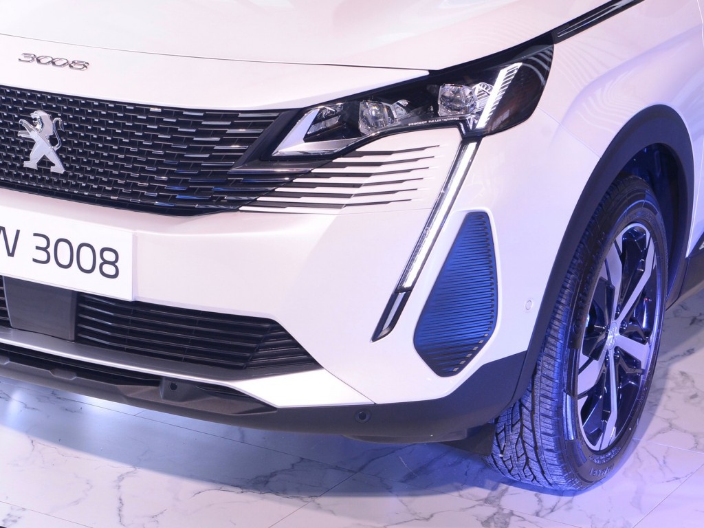 LINE_ALBUM_PEUGEOT 3008 SUV_211001_12