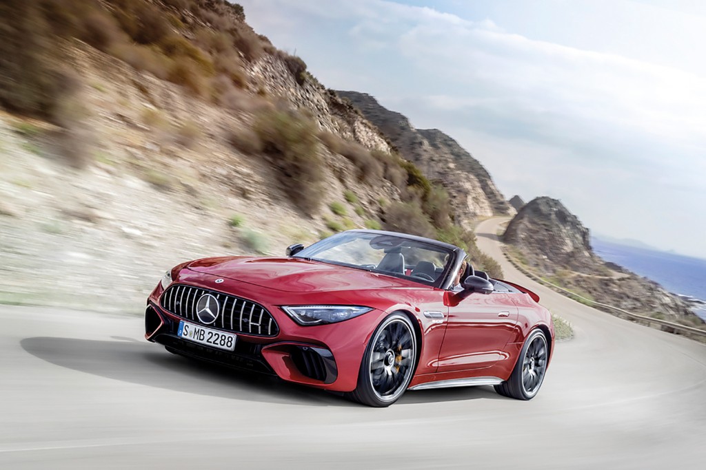 [Mercedes-AMG SL 63 4MATIC+ vorläufige Angaben WLTP | Kraftstoffverbrauch kombiniert: 12,7-11,8 l/100 km | CO₂-Emissionen kombiniert: 288-268 g/km]* Exterieur: Patagonienrot metallic; Interieur: Leder Nappa/DINAMICA Race. *Alle Angaben sind vorläufig und wurden intern nach Maßgabe der Zertifizierungsmethode „WLTP-Prüfverfahren“ ermittelt. Es liegen bislang weder bestätigte Werte vom TÜV noch eine EG-Typgenehmigung noch eine Konformitätsbescheinigung mit amtlichen Werten vor. Abweichungen zwischen den Angaben und den amtlichen Werten sind möglich.;Vorläufige Angaben WLTP | Kraftstoffverbrauch kombiniert: 12,7-11,8 l/100 km | CO₂-Emissionen kombiniert: 288-268 g/km* [Mercedes-AMG SL 63 4MATIC+ provisional data WLTP | fuel consumption combined: 12,7-11,8 l/100 km | CO₂-emissions combined: 288-268 g/km]* exterior: patagonia red metallic; interior: leather nappa/DINAMICA Race. *Data on consumption are provisional and were determined internally in accordance with the "WLTP test procedure" certification method. Confirmed TÜV figures, EC type approval and certificate of conformity with official figures are not yet available. Differences between the stated figures and the official figures are possible.;Provisional data WLTP | fuel consumption combined: 12,7-11,8 l/100 km | CO₂-emissions combined: 288-268 g/km*