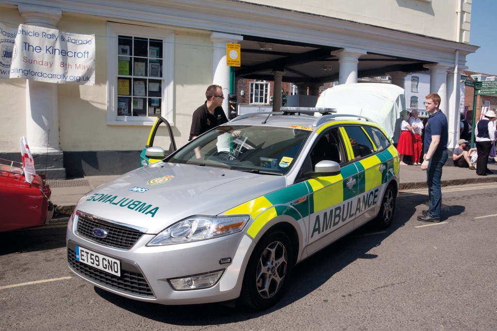 C3B3BG A paramedic setting up at the town fair, Wallingford, Oxfordshire UK