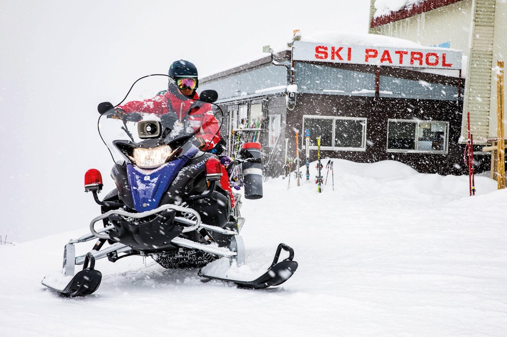 T7B1NA Ski patrol Officer, Hakuba, Japan