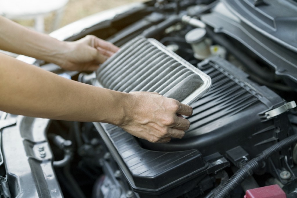 032918-RL-How-and-why-you-should-clean-your-car-air-filter-1
