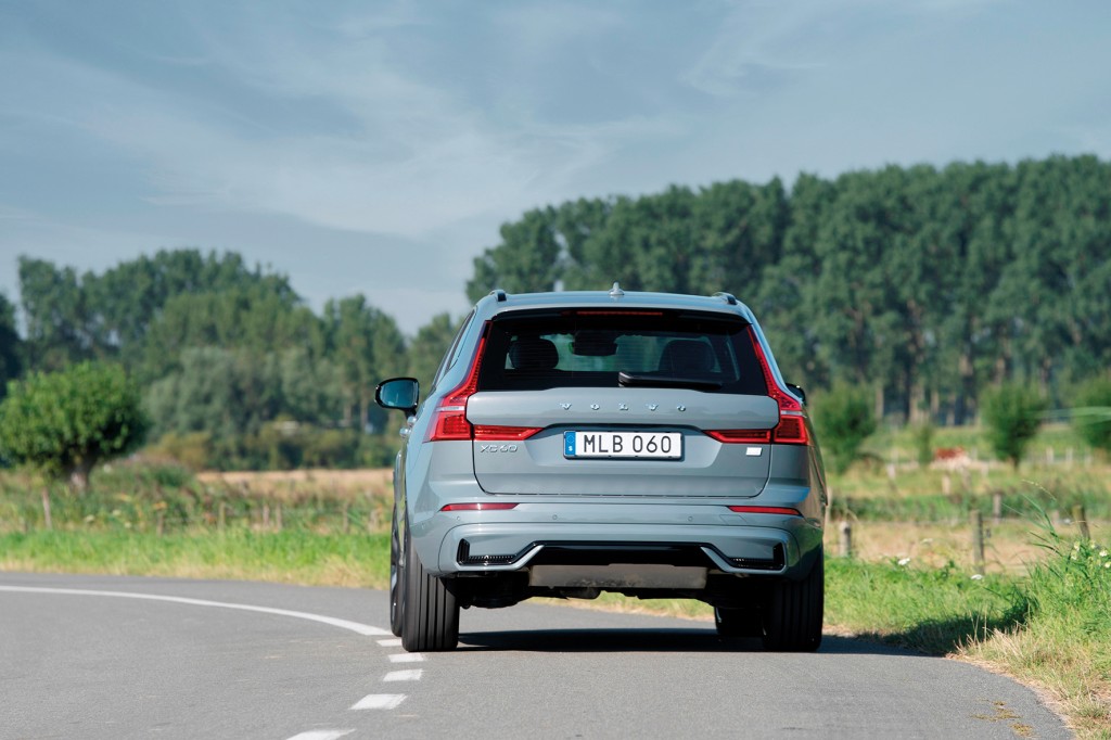 Volvo XC60 Recharge T8 AWD, Thunder Grey