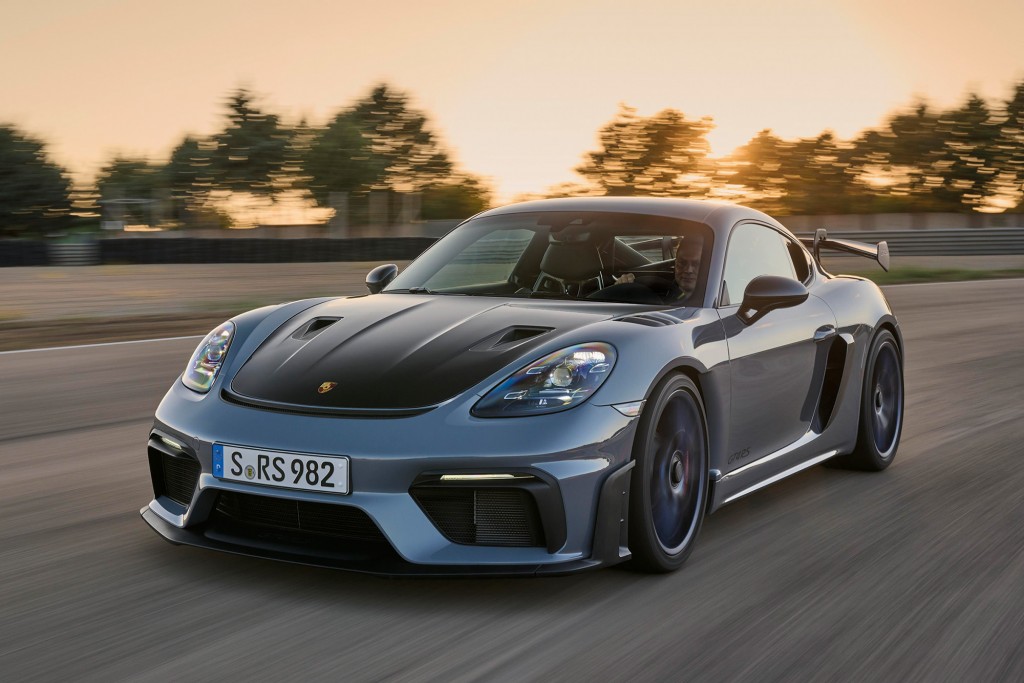 24.3 PORSCHE 718 CAYMAN GT4 RS