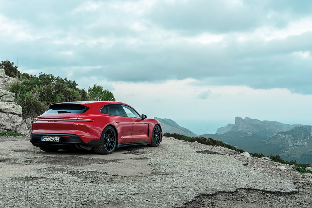 34.2 PORSCHE TAYCAN SPORT TURISMO