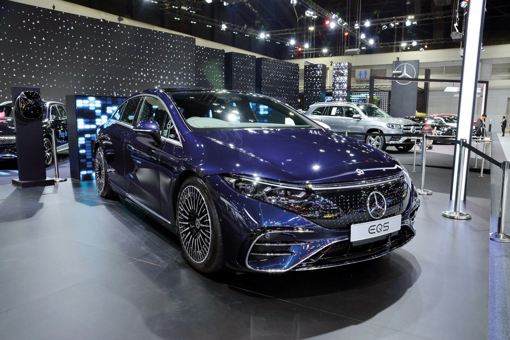 56.2 MERCEDES-EQ EQS