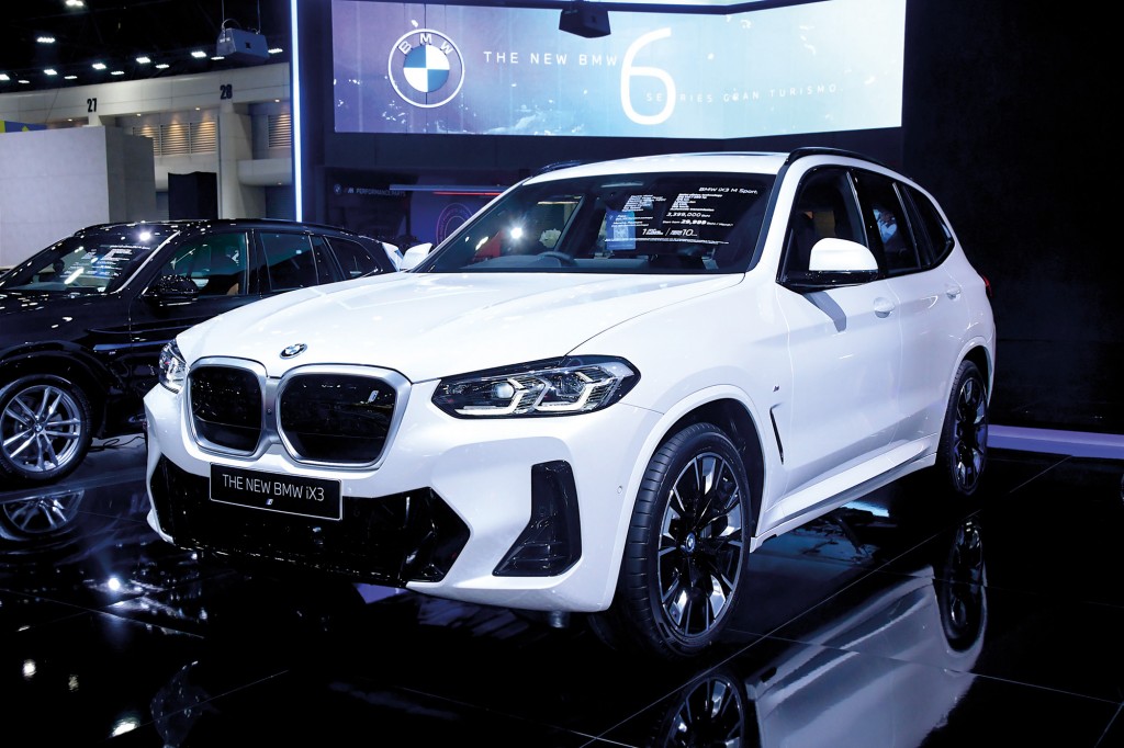 56.4 BMW IX3