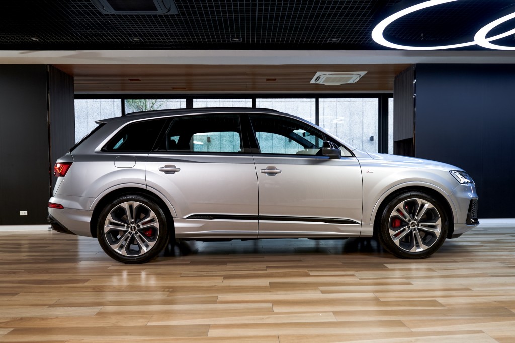 Audi Q7 60 TFSI e quattro S line Black Edition_02