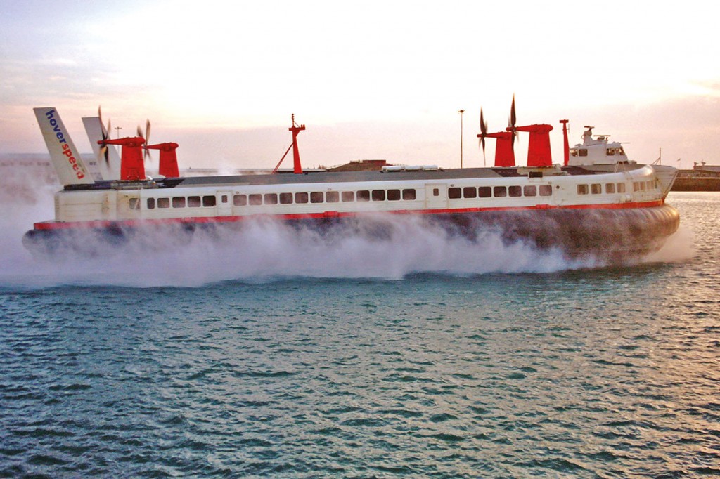 HIW144.trans_hovercraft.srn4_hovercraft_mountbatten_class_credit_andrew_berridge