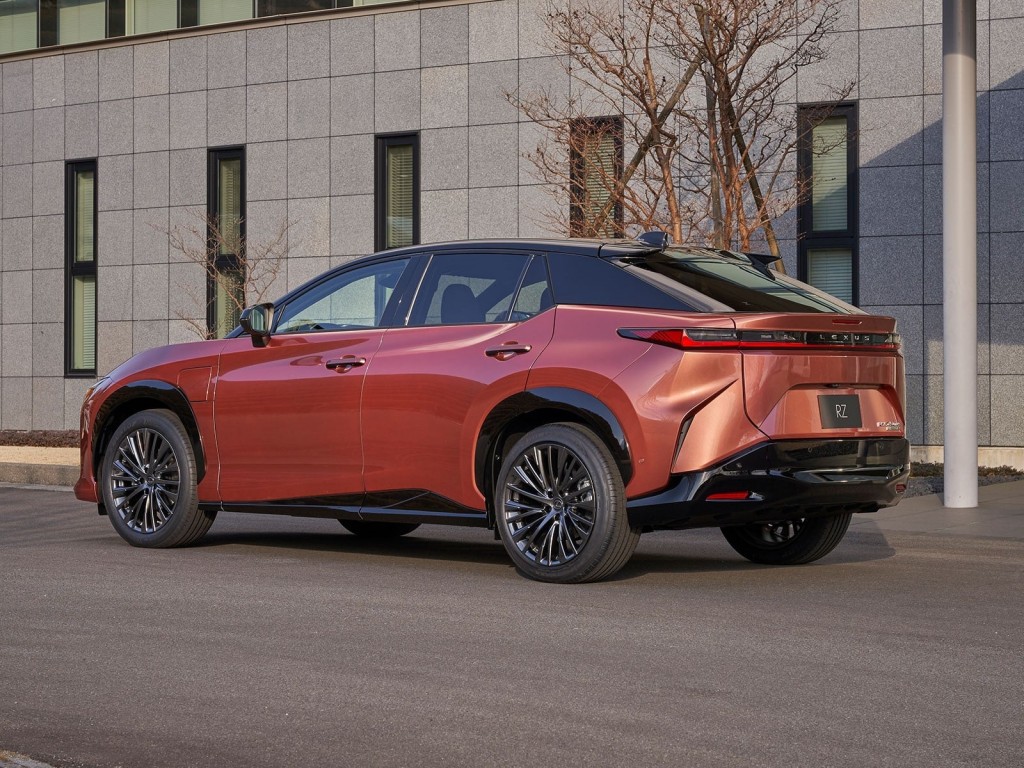 Lexus RZ 450e  (8)