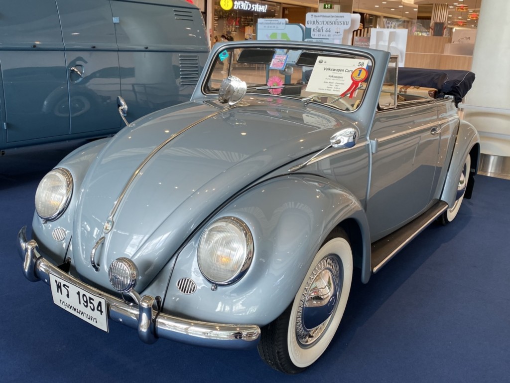 1.กฤติกร ไทยแหลมทอง Volkswagen Convertible 1954