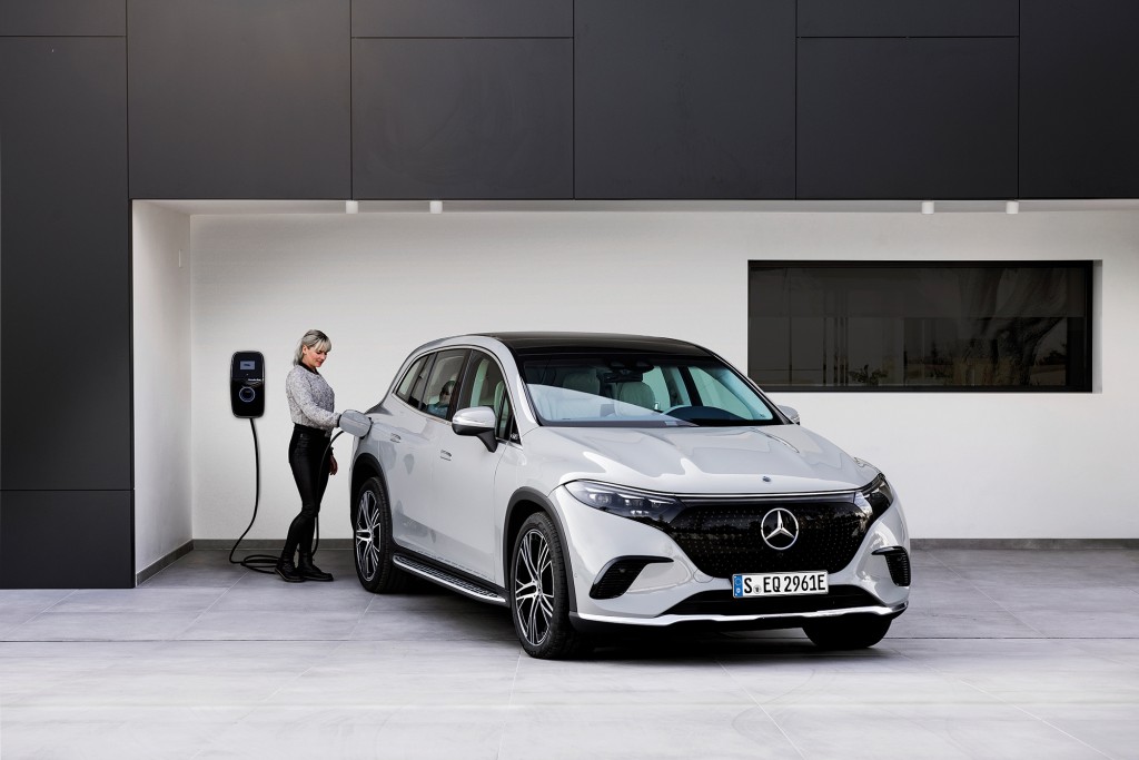 Mercedes-EQ. EQS SUV, Exterieur, Alpingrau, Electric Art Line  Mercedes-EQ. EQS SUV, exterior, alpine grey,  Electric Art Line