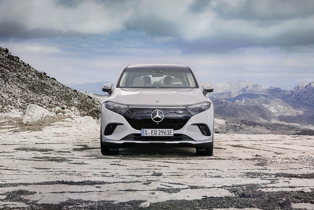 Mercedes-EQ. EQS SUV, Exterieur, Alpingrau, Electric Art Line  Mercedes-EQ. EQS SUV, exterior, alpine grey,  Electric Art Line