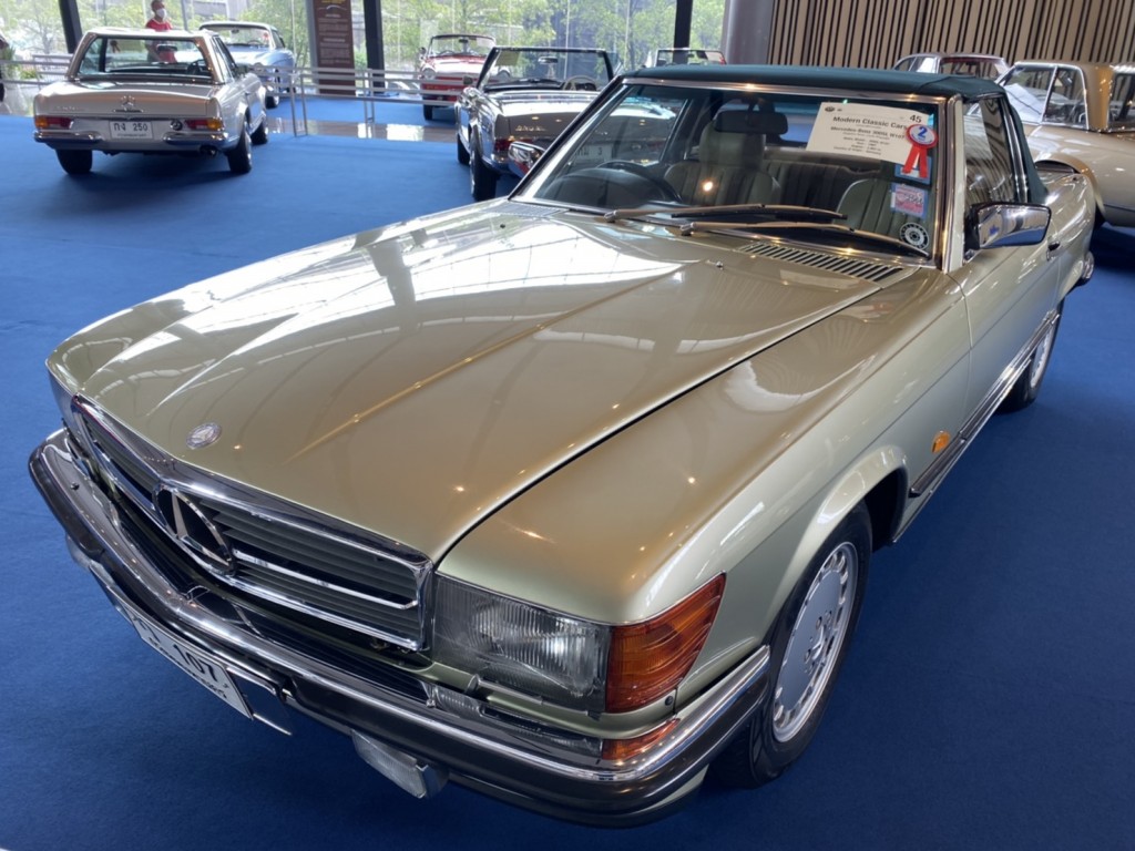 2.พันเอก บรมวิช หิรัญยัษฐิติ Mercedes-Benz 300SL W107  1987