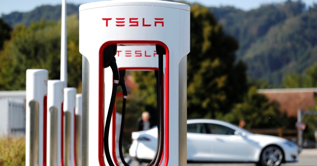 A Tesla Inc. Model S electric vehicle charges at a Supercharger station in Rubigen, Switzerland, on Thursday, Aug. 16, 2018. Tesla chief executive officer Elon Musk has captivated the financial world by blurting out via Twitter his vision of transforming Tesla into a private company. Photographer: Stefan Wermuth/Bloomberg