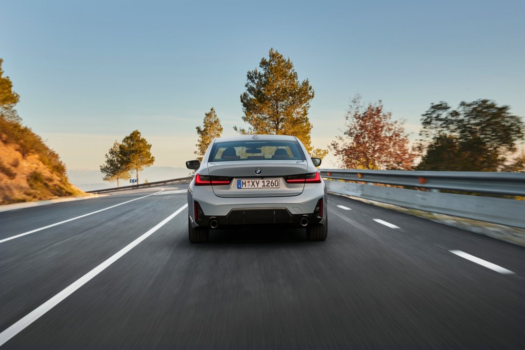 BMW 3 Series LCI (G20) 2023 (2)