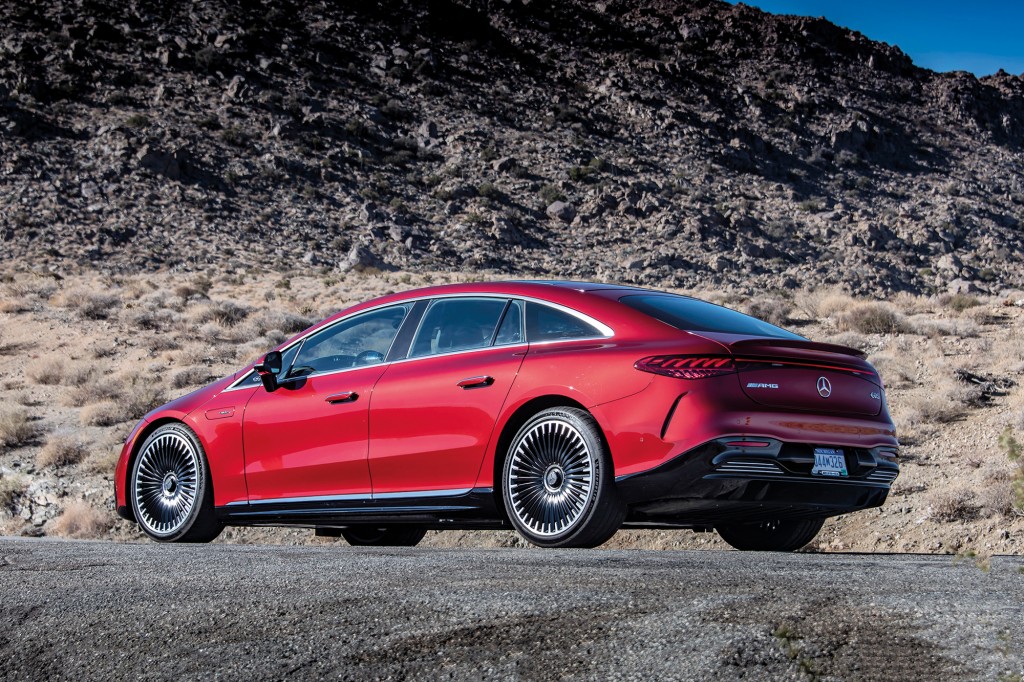 Mercedes-AMG EQS 53 4MATIC+ (Stromverbrauch kombiniert WLTP: 23,4-21,1 kWh/100 km; CO2-Emissionen kombiniert WLTP: 0 g/km; elektrische Reichweite WLTP: 529-586 km); Exterieur: Hyazinthrot Metallic; Interieur: Leder Nappa schwarz/spacegrau;Stromverbrauch kombiniert WLTP: 23,4-21,1 kWh/100 km; CO2-Emissionen kombiniert WLTP: 0 g/km; elektrische Reichweite WLTP: 529-586 km* Mercedes-AMG EQS 53 4MATIC+ (combined electrical consumption (WLTP: 23,4-21,1 kWh/100 km; CO2 emissions: 0 g/km, range 529-586 km); exterior: hyazinth red metallic; interior: Leather Nappa black/space grau;Combined WLTP power consumption: 23.4-21.1 kWh/100 km; CO2 emissions combined, WLTP: 0 g/km; electric range, WLTP: 529-586 km*