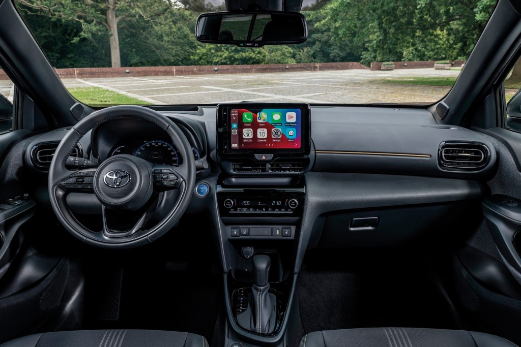 18.4 TOYOTA YARIS CROSS