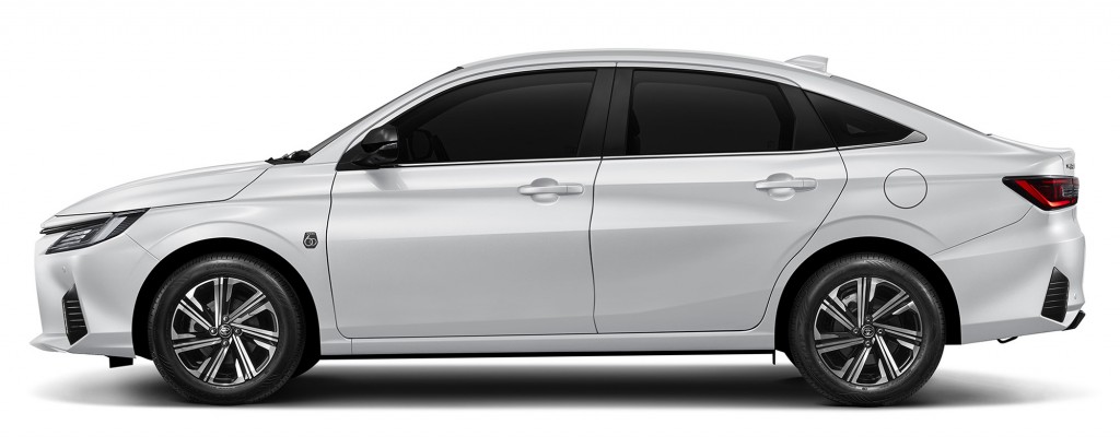 TOYOYA YARIS ATIV