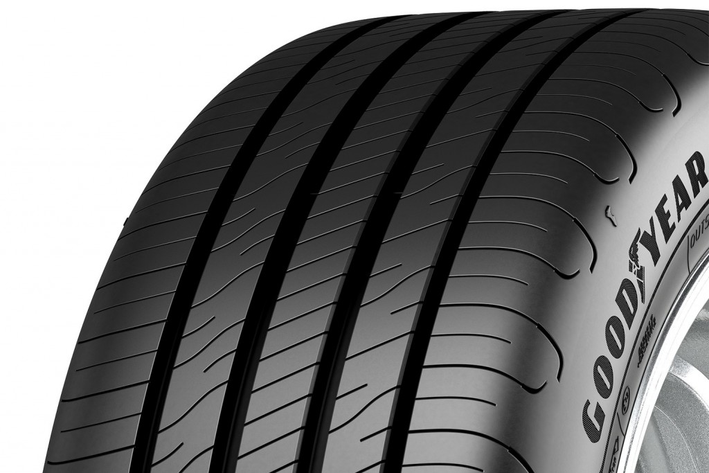 Goodyear Assurance ComfortTred_205-55R16-100W_View 1_3-4 close up RIM_LR (1)