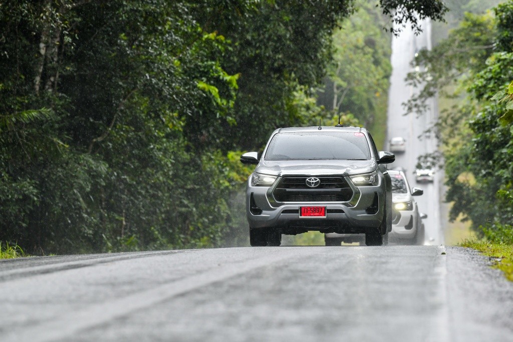 Toyota Hilux Revo D_013