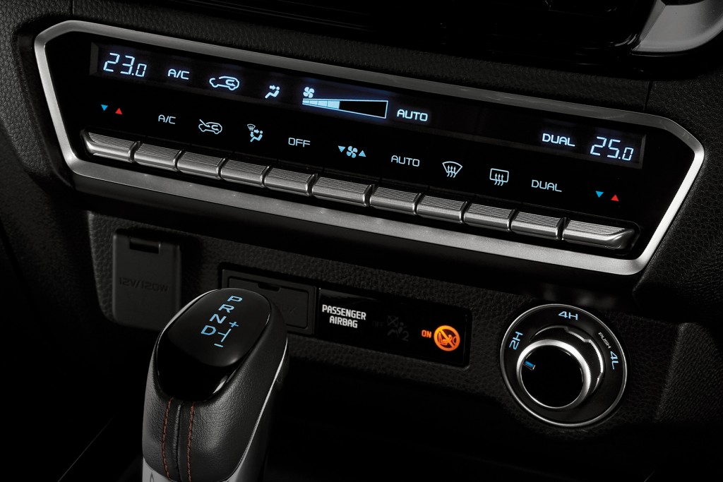 ISUZU D-MAX V-CROSS 4x4 MAGIC EYES