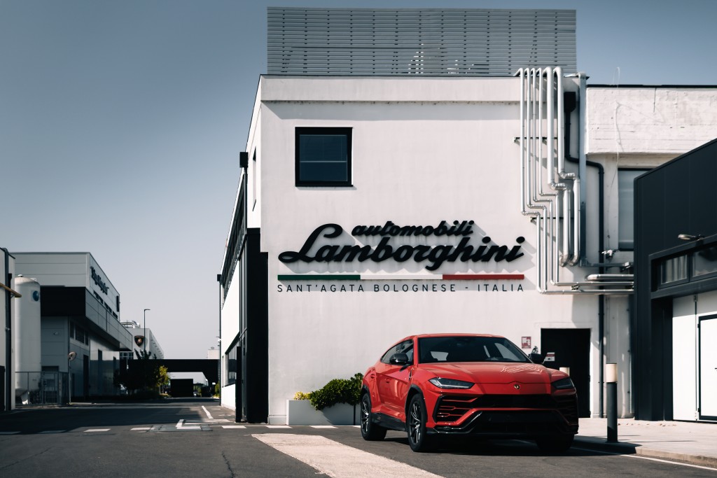 Automobili Lamborghini raises the bar once again_9