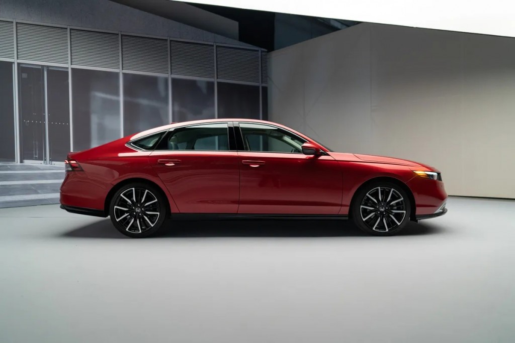 Honda Accord 2023  (34)