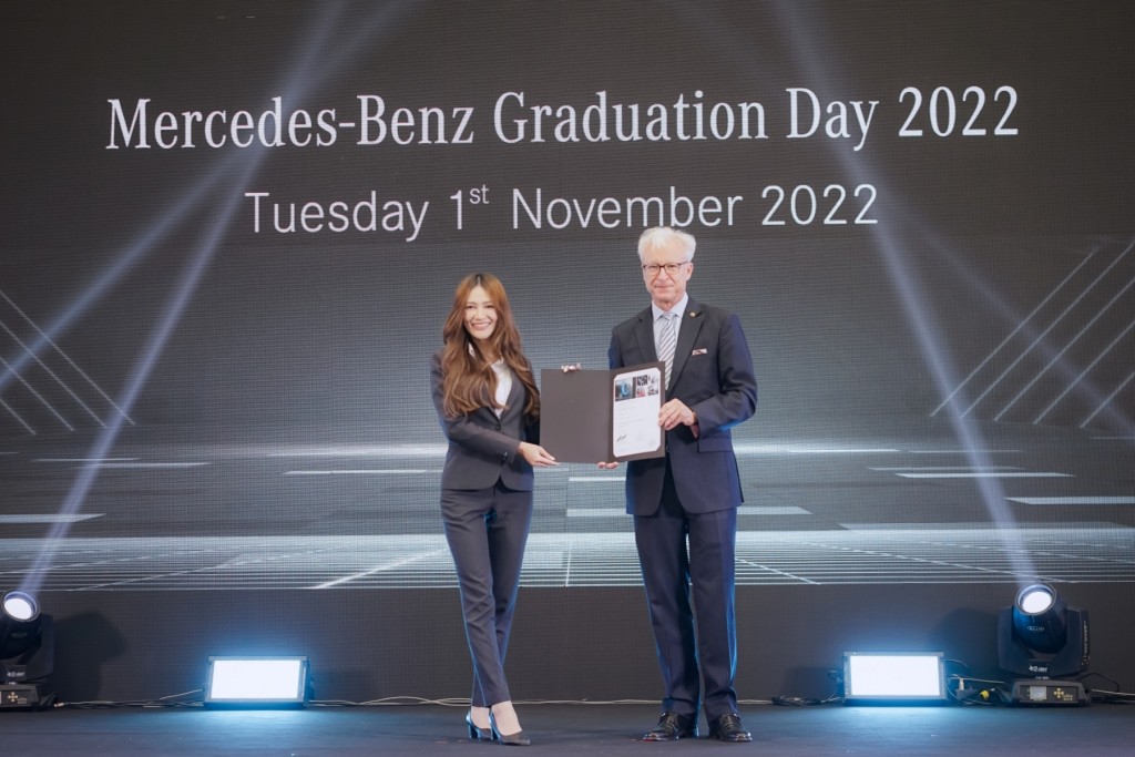 Mercedes-Benz awarded German certificates to technicians on Graduation Day (6)