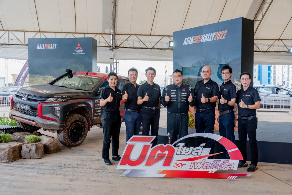 Mr. Eiichi Koito, President and CEO of MMTh and K.Chayapon Yotha, Team Mitsubishi RALLIART