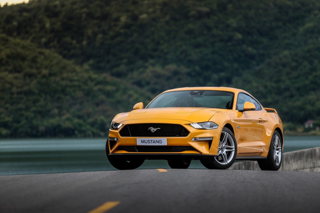 Ford Mustang Cyber Orange 4