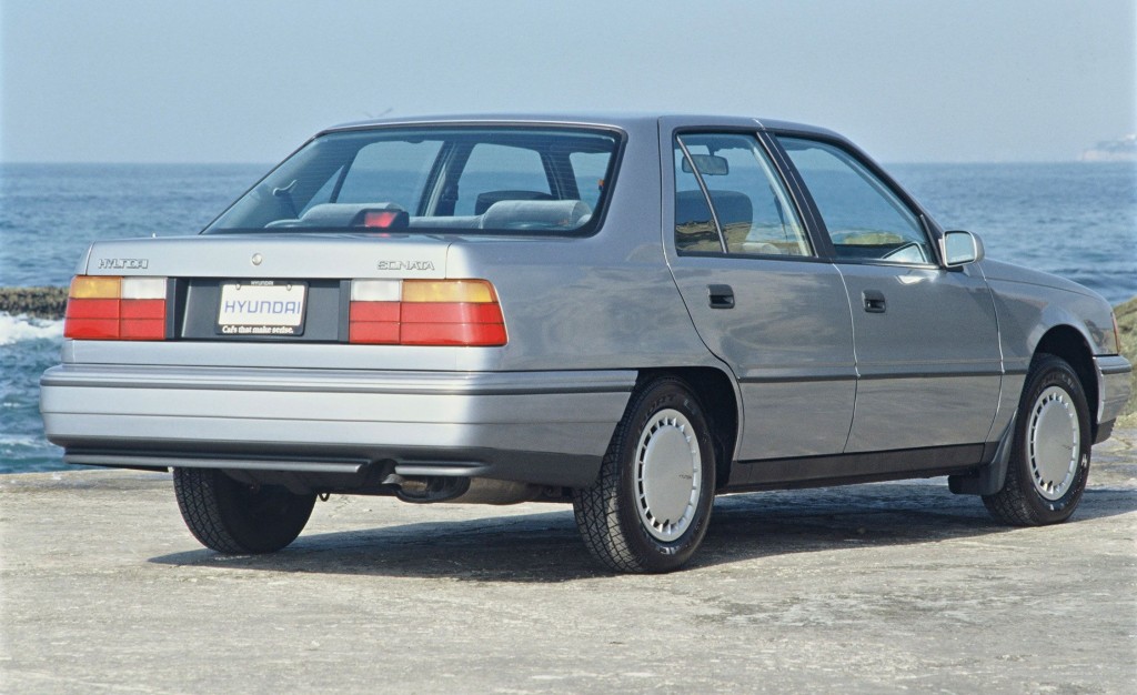 1989-hyundai-sonata-rear-1559319317 (1)