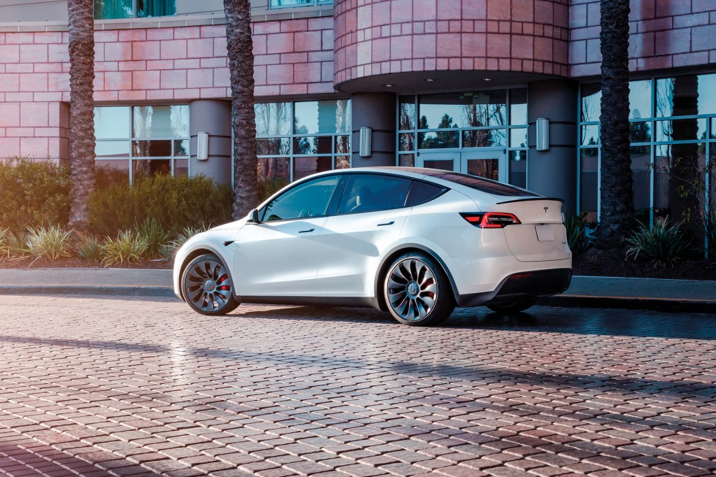 TESLA MODEL Y