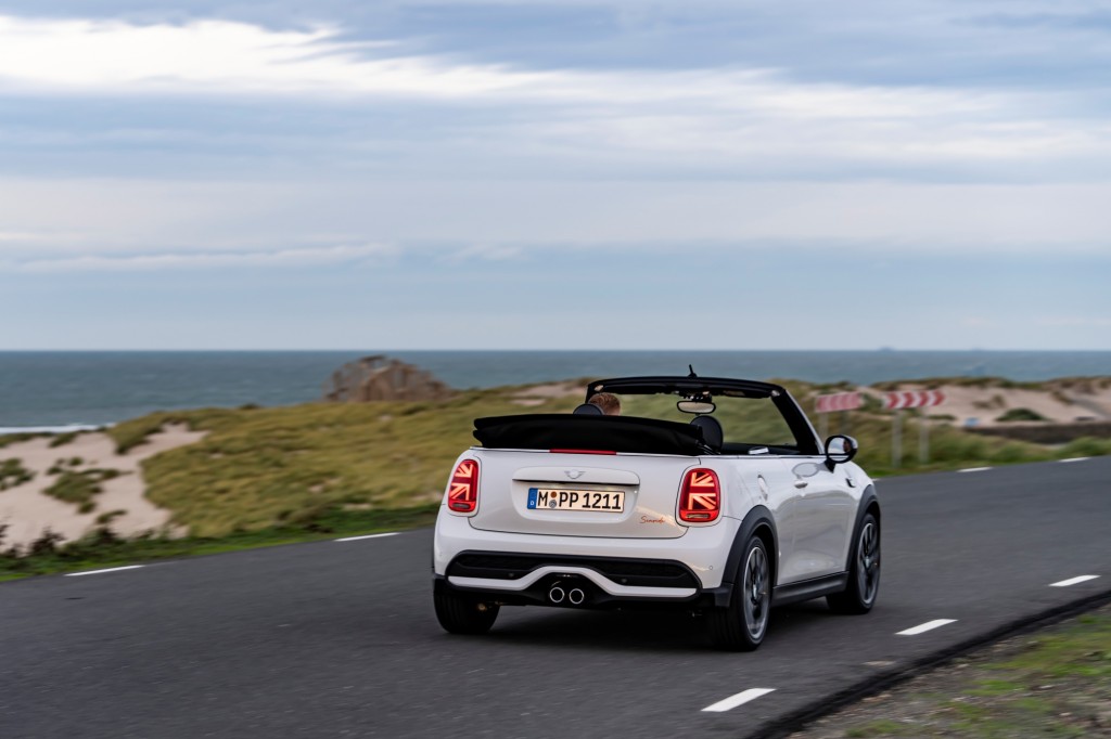 MINI Cooper S Convertible Seaside Edition_Nanuq White (5)